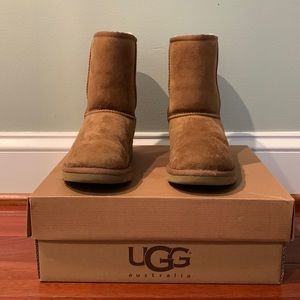 Chessnut kids Uggs